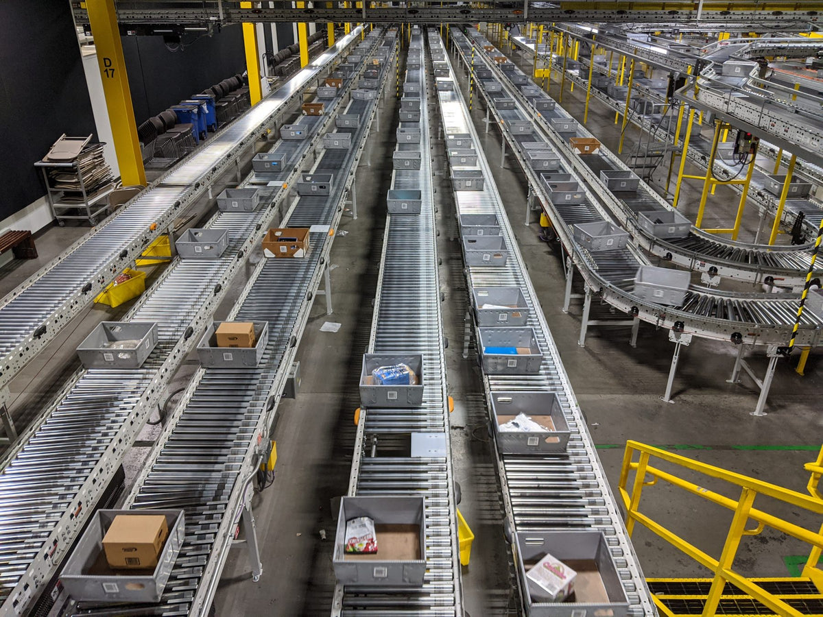 Powered conveyor line on a fulfillment center floor in Columbia, SC